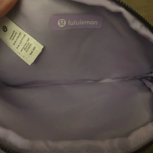 lululemon athletica everywhere Belt Bag with long strap in Lavender - Picture 3 of 4